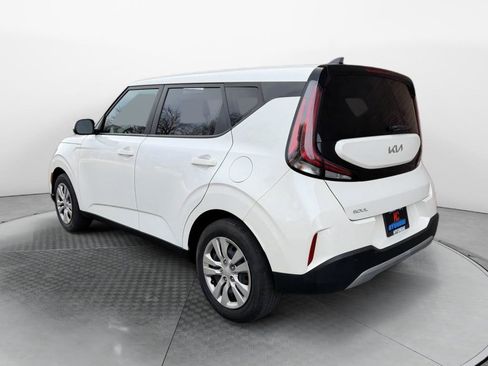 Used 2023 Kia Soul LX image 3