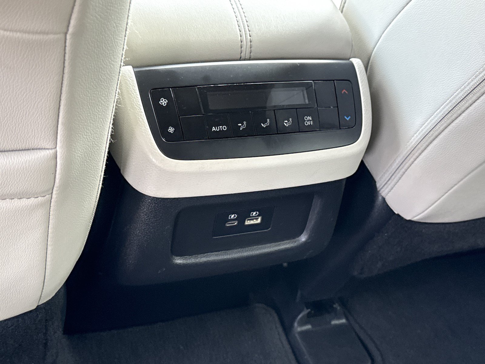 Used 2023 Nissan Pathfinder SL FWD image 16