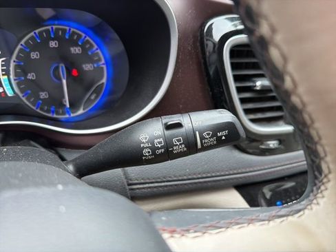 Used 2017 Chrysler Pacifica Limited image 50