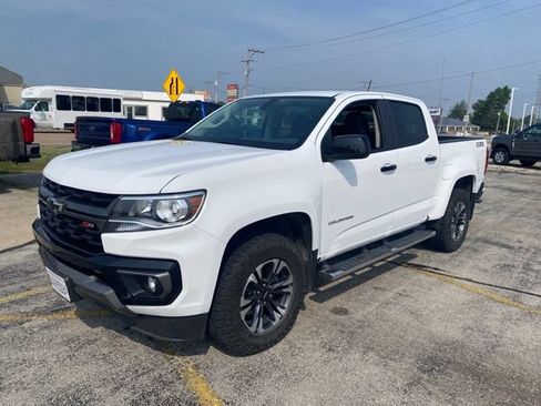 Used 2022 Chevrolet Colorado Z71 AWD/4WD image 2