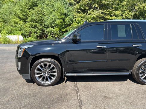 Certified 2020 Cadillac Escalade Premium Luxury w/ Escalade Sport Edition AWD/4WD image 23