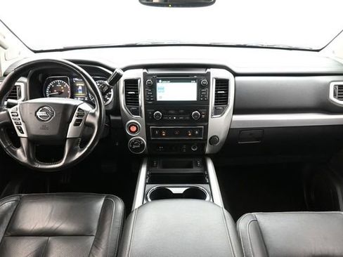 Used 2018 Nissan Titan PRO-4X w/ Pro-4x Convenience Package AWD/4WD image 26