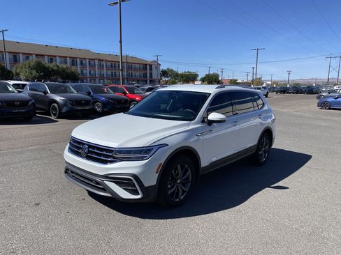 Used 2023 Volkswagen Tiguan SE FWD image 8