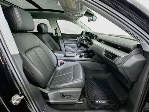 Used 2022 Audi e-tron Premium AWD/4WD image 32
