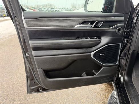 Used 2024 Jeep Wagoneer Series II w/ Flexible Seating Group AWD/4WD image 27