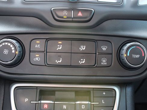 Used 2022 GMC Terrain SLE image 37