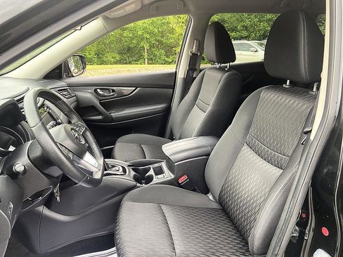 Used 2019 Nissan Rogue S w/ Special Edition Package FWD image 11