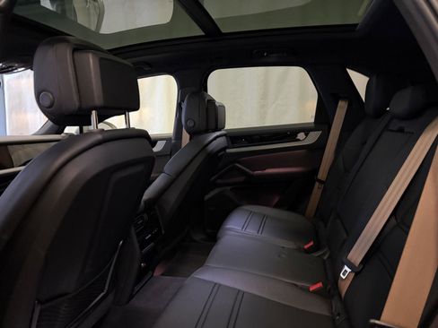 Used 2025 Porsche Cayenne S image 24