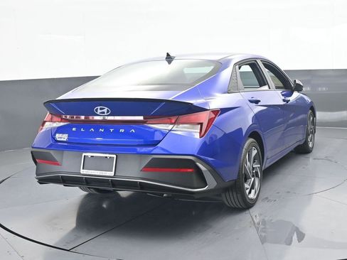 Used 2025 Hyundai Elantra Sport image 5