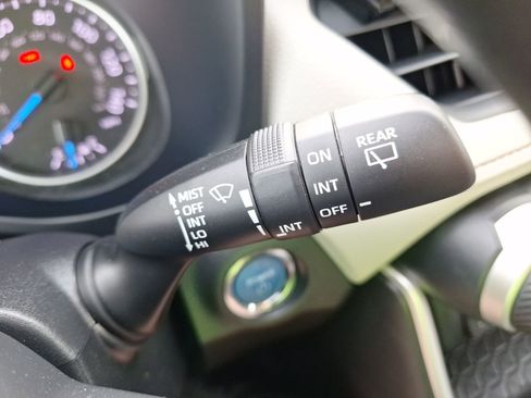 Used 2022 Toyota RAV4 XLE image 25