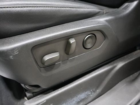 Used 2022 Chevrolet Suburban Z71 w/ Z71 Off-Road Package image 13