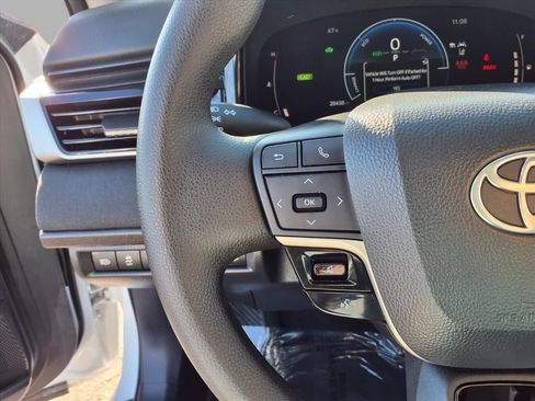 Used 2025 Toyota Camry LE image 10