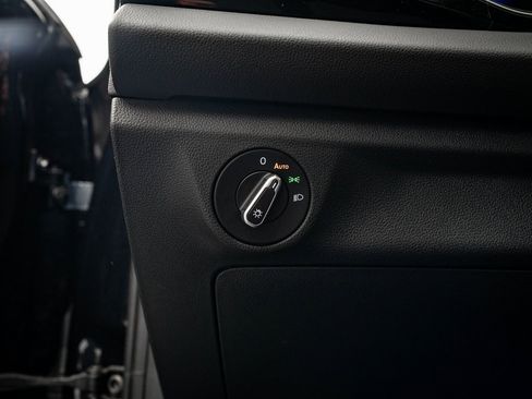 Used 2025 Volkswagen Jetta Sport image 37