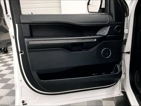 Used 2019 Ford Expedition XLT w/ Equipment Group 201A AWD/4WD image 19