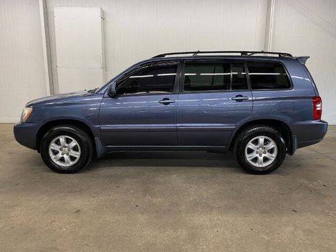 Used 2003 Toyota Highlander Limited w/ Leather Trim Pkg AWD/4WD image 2