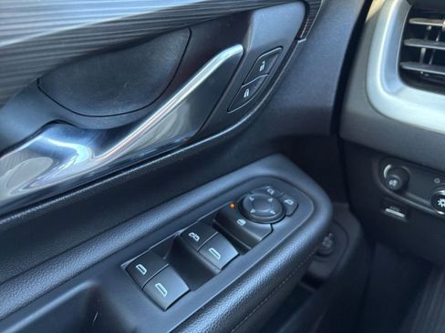 Used 2023 GMC Terrain SLT image 12