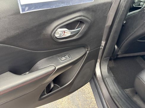 Used 2020 Jeep Cherokee Trailhawk w/ Comfort/Convenience Group image 9