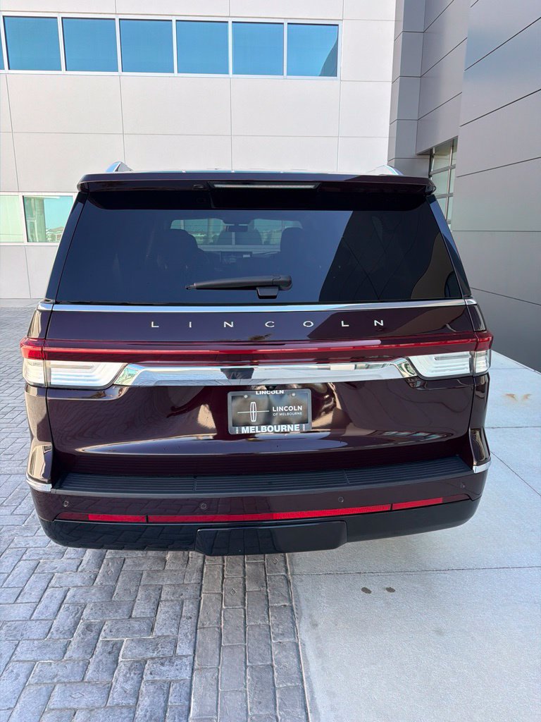 Used 2023 Lincoln Navigator L Reserve AWD/4WD image 3