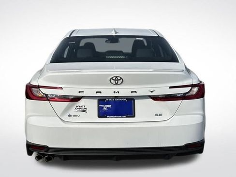 Used 2025 Toyota Camry SE image 4