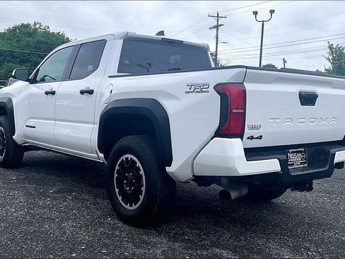 Used 2024 Toyota Tacoma TRD Off-Road image 4