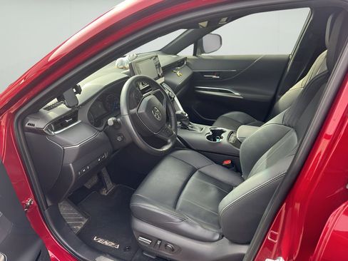 Used 2021 Toyota Venza XLE w/ Softex Package image 6