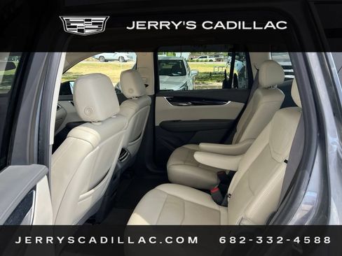 Used 2022 Cadillac XT6 Premium Luxury FWD image 11