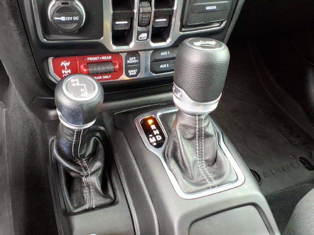 Used 2024 Jeep Wrangler Unlimited Rubicon AWD/4WD image 9
