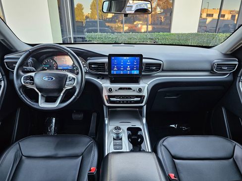 Used 2022 Ford Explorer XLT w/ Equipment Group 202A image 23