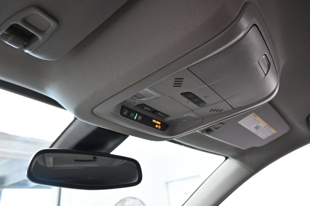 Used 2023 GMC Acadia SLT w/ Technology Package FWD image 35