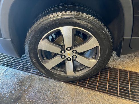 Used 2018 Chevrolet Traverse LT image 27