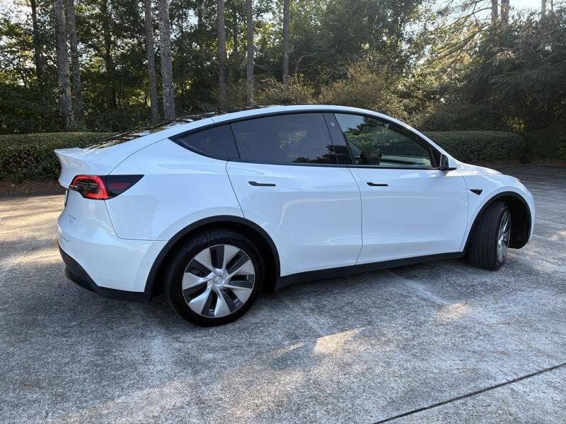 Used 2022 Tesla Model Y AWD image 4