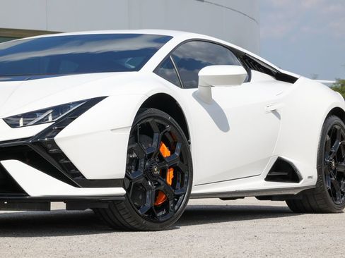 Used 2024 Lamborghini Huracan Tecnica RWD image 11