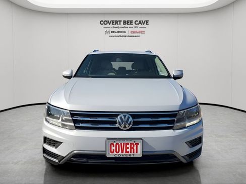 Used 2018 Volkswagen Tiguan SE w/ Panoramic Sunroof Package image 2