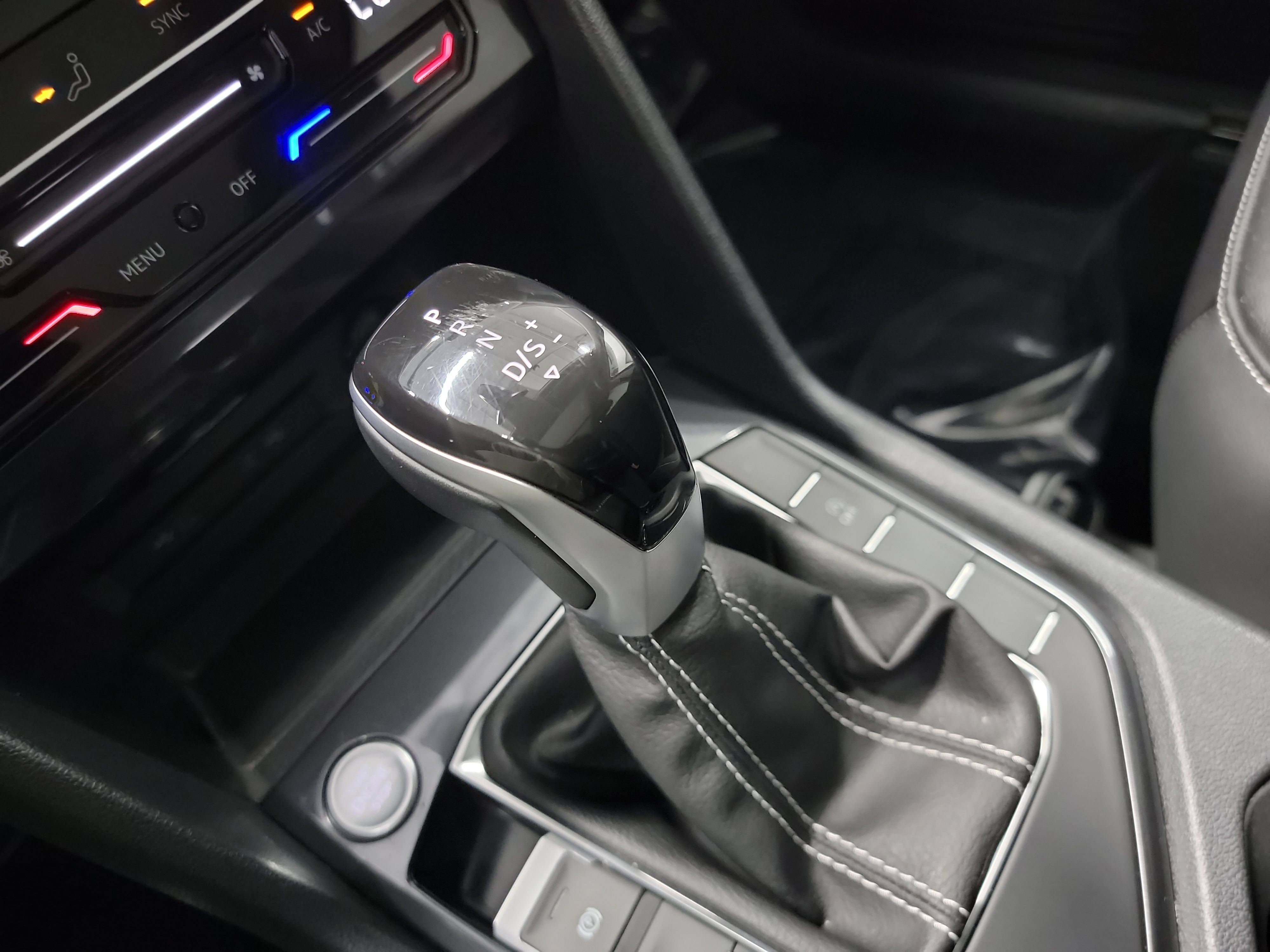 Used 2024 Volkswagen Tiguan SE AWD/4WD image 27