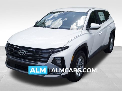 Used 2025 Hyundai Tucson SE FWD image 1