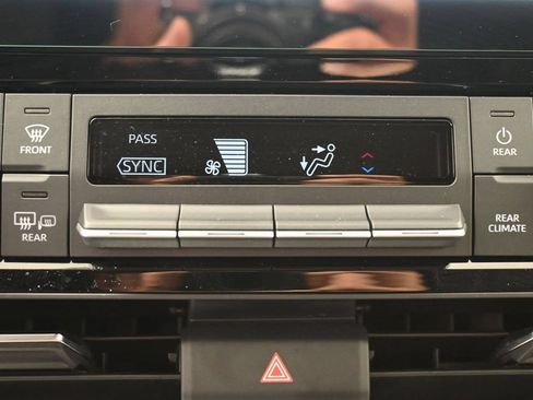Certified 2024 Toyota Grand Highlander AWD image 22