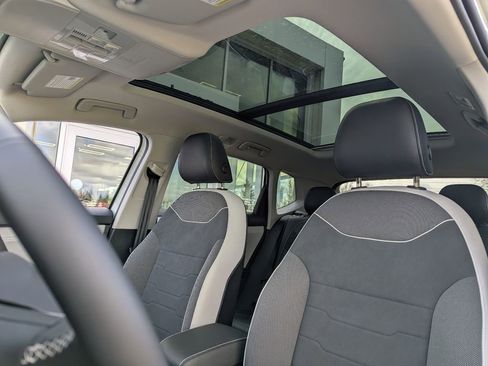 New 2026 Volkswagen Taos SE image 23