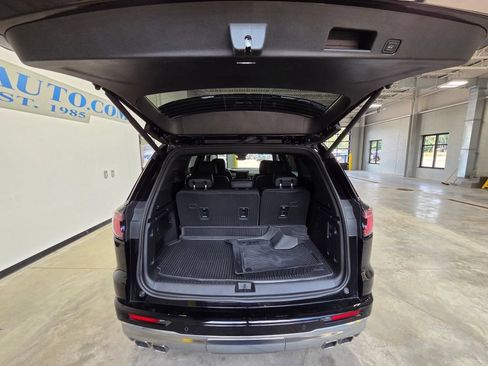 Used 2026 GMC Acadia Denali w/ LPO, Floor Liner Package AWD/4WD image 10