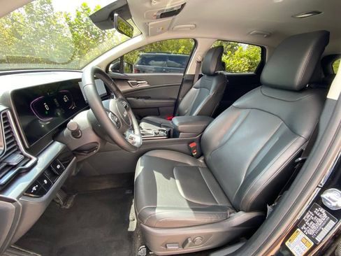 Used 2025 Kia Sportage EX FWD image 27