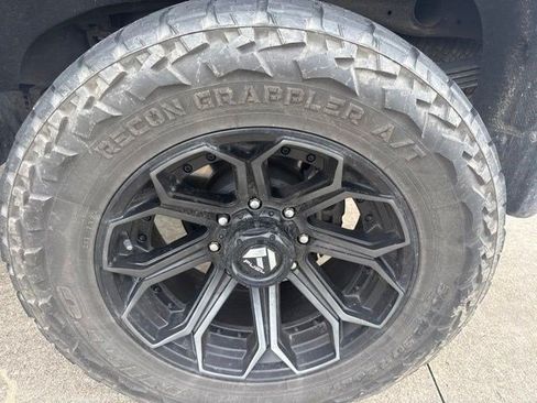 Used 2021 GMC Sierra 2500 AT4 AWD/4WD image 9