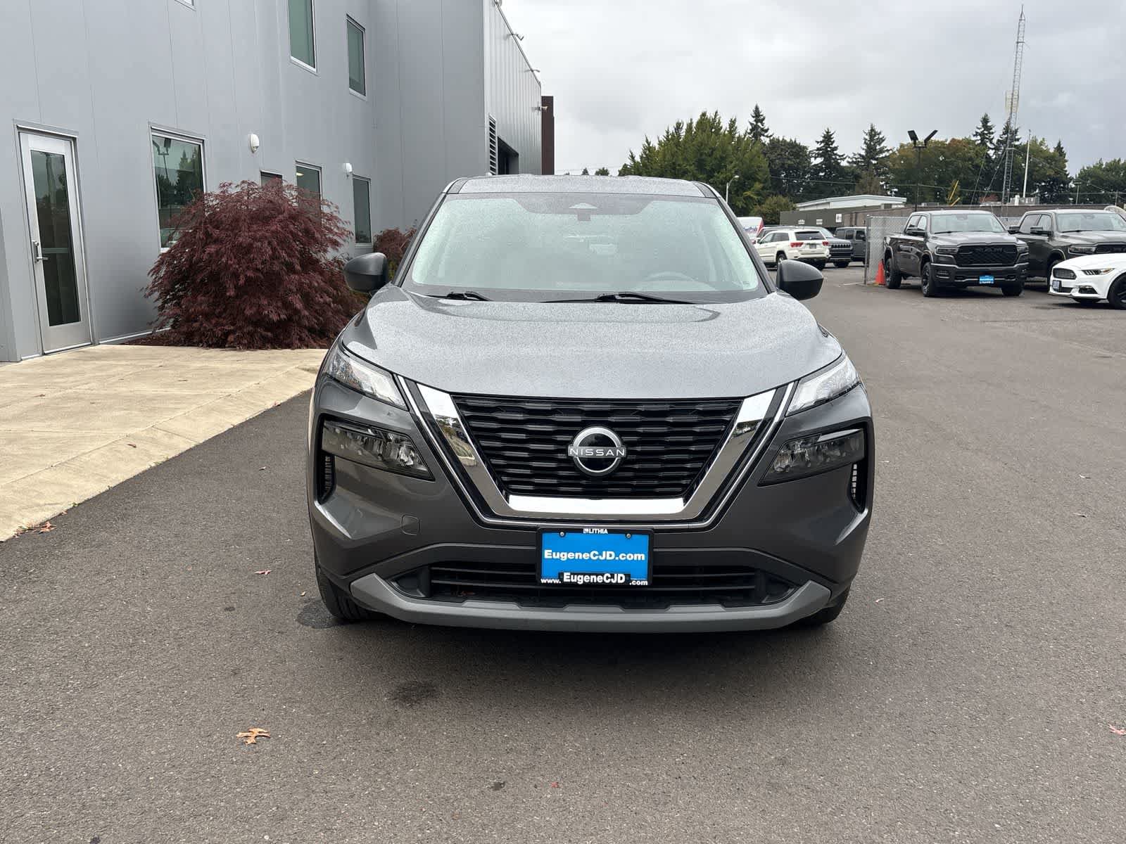 Used 2023 Nissan Rogue S AWD/4WD image 8