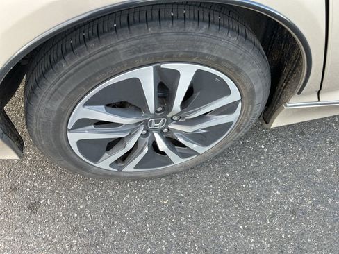 Used 2019 Honda Accord Touring image 9