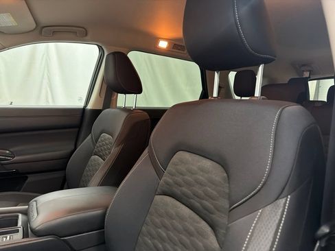 Used 2024 Nissan Pathfinder S FWD image 14