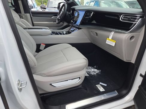 New 2026 Jeep Grand Wagoneer Summit AWD/4WD image 8