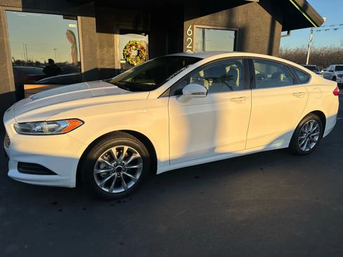 Used 2014 Ford Fusion SE image 4