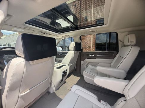 Used 2023 GMC Yukon XL Denali w/ Denali Reserve Package AWD/4WD image 22