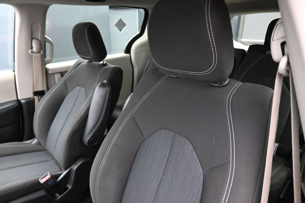 Used 2023 Chrysler Voyager LX FWD image 12