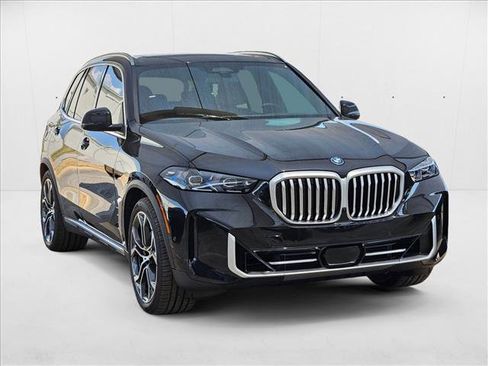 New 2026 BMW X5 xDrive50e image 3