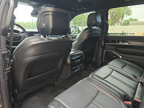 Used 2023 Jeep Wagoneer Series II RWD image 12