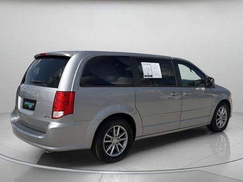 Used 2016 Dodge Grand Caravan SE FWD image 3